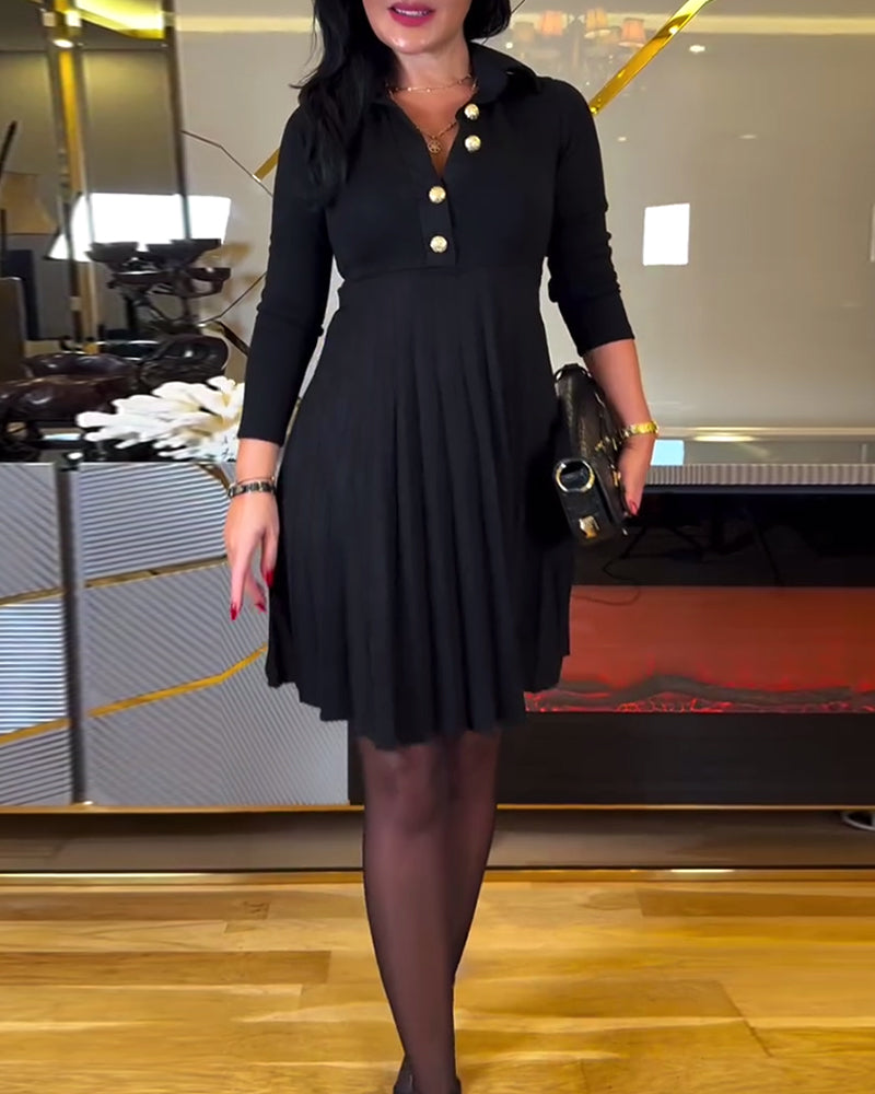 Einfarbiges, schmales Kleid mit Reversknopf