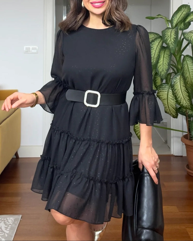 Einfarbiges Kuchenkleid mit Glockenärmeln