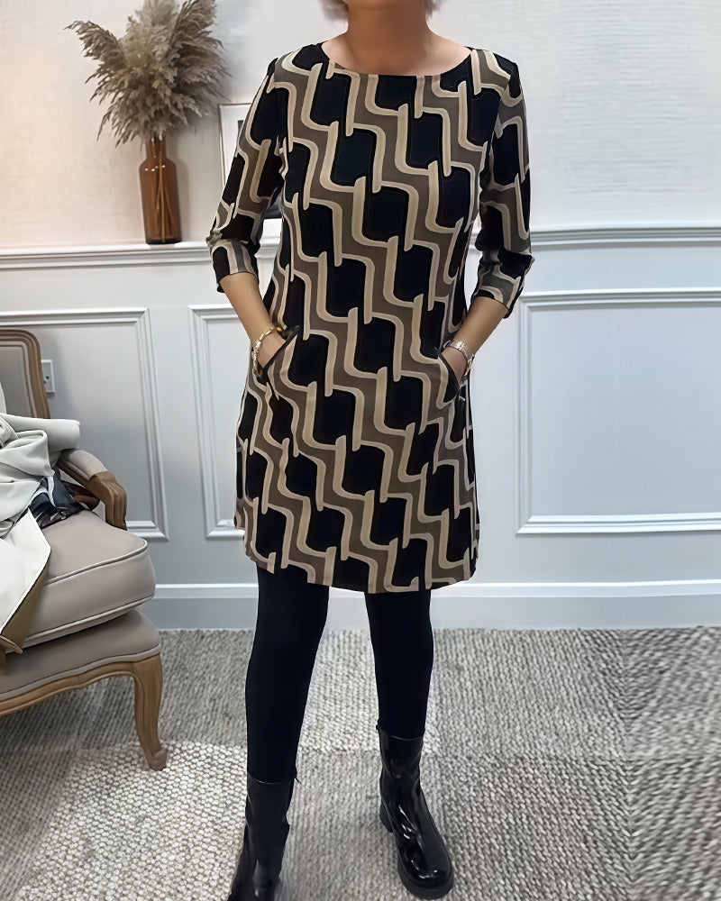 Bedrucktes slim-fit-kleid mit rundhalsausschnitt
