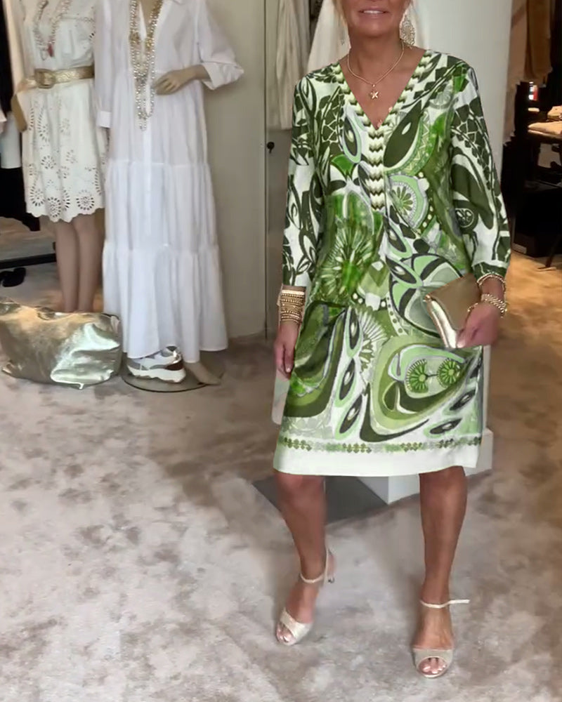 Lässiges Kleid mit V-Ausschnitt und Retro-Print