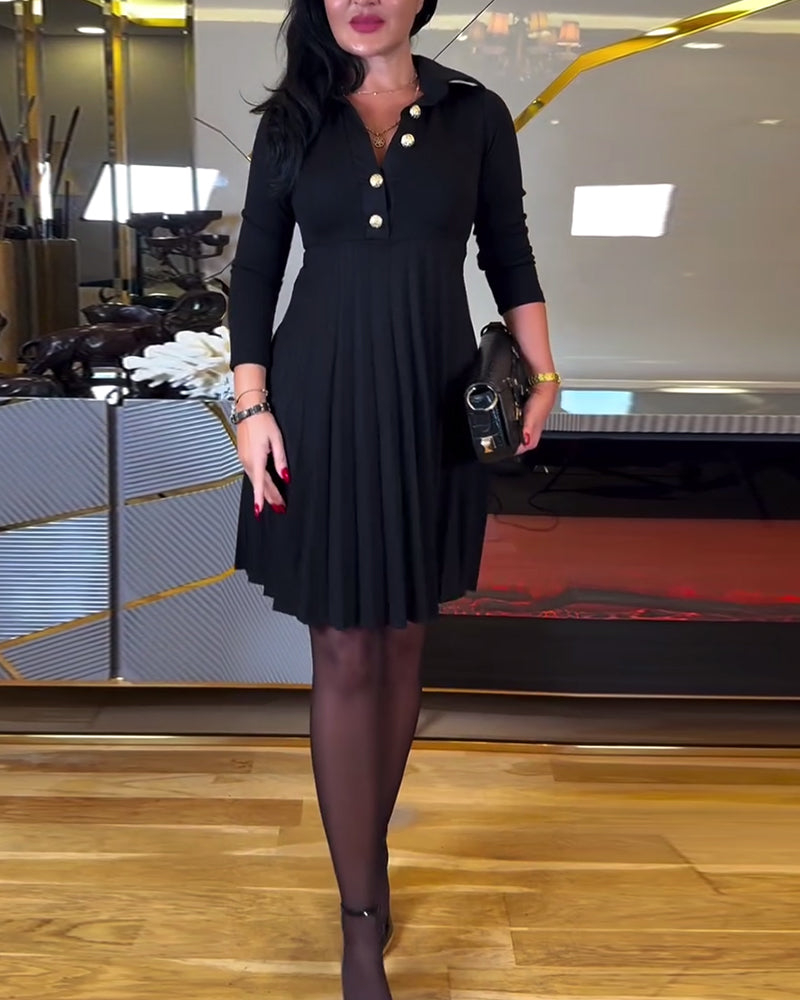 Einfarbiges, schmales Kleid mit Reversknopf