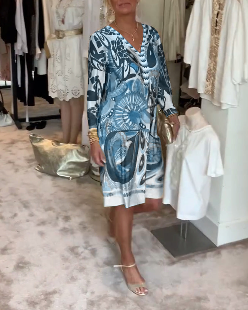 Lässiges Kleid mit V-Ausschnitt und Retro-Print