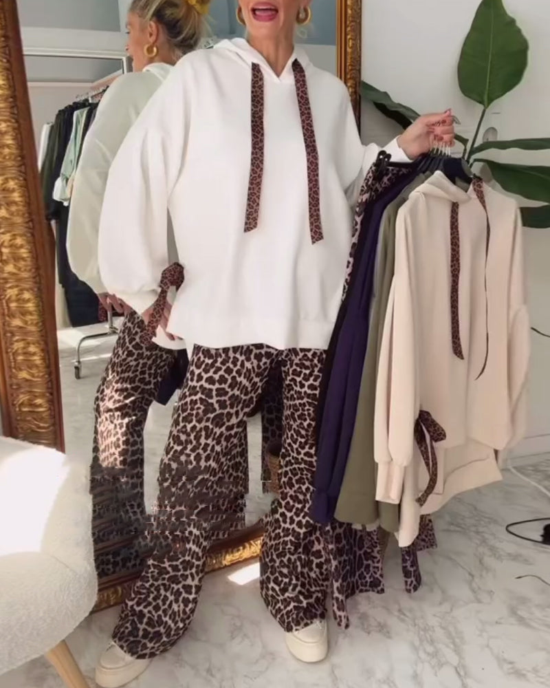 Lässiges Sweatshirt-Set mit Kapuze und Leopardenmuster