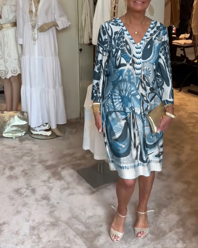 Lässiges Kleid mit V-Ausschnitt und Retro-Print