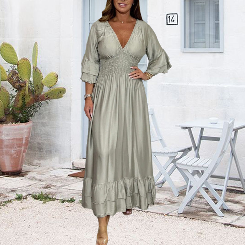 Maxikleid aus Satin mit Rüschen