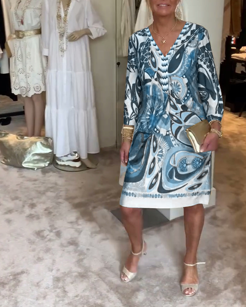 Lässiges Kleid mit V-Ausschnitt und Retro-Print