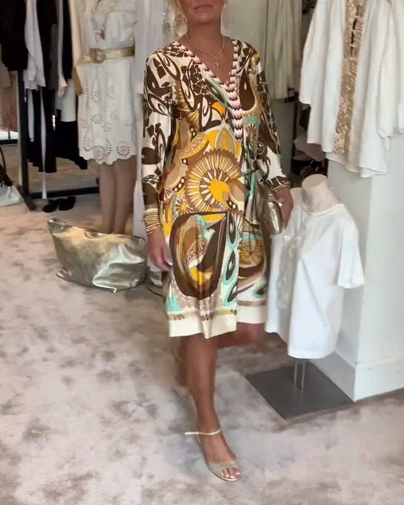 Lässiges Kleid mit V-Ausschnitt und Retro-Print