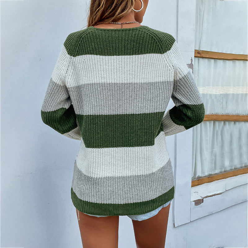Gestrickter Rundhals-Pullover mit langen Ärmeln