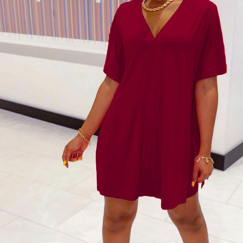 2022 Set aus Kleid und Shorts mit V-Ausschnitt