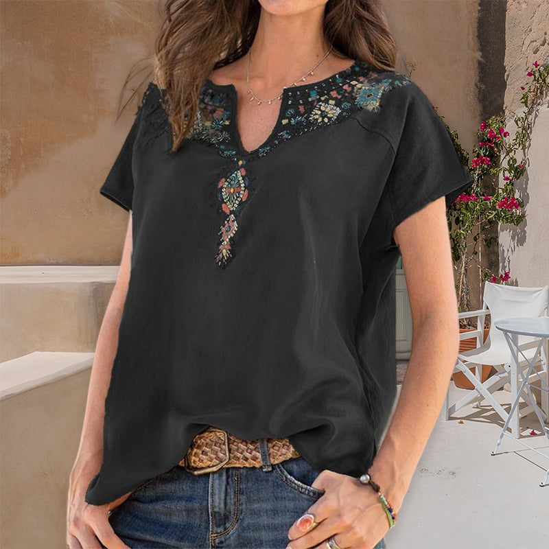 Lockeres T-Shirt im Ethno-Stil mit V-Ausschnitt