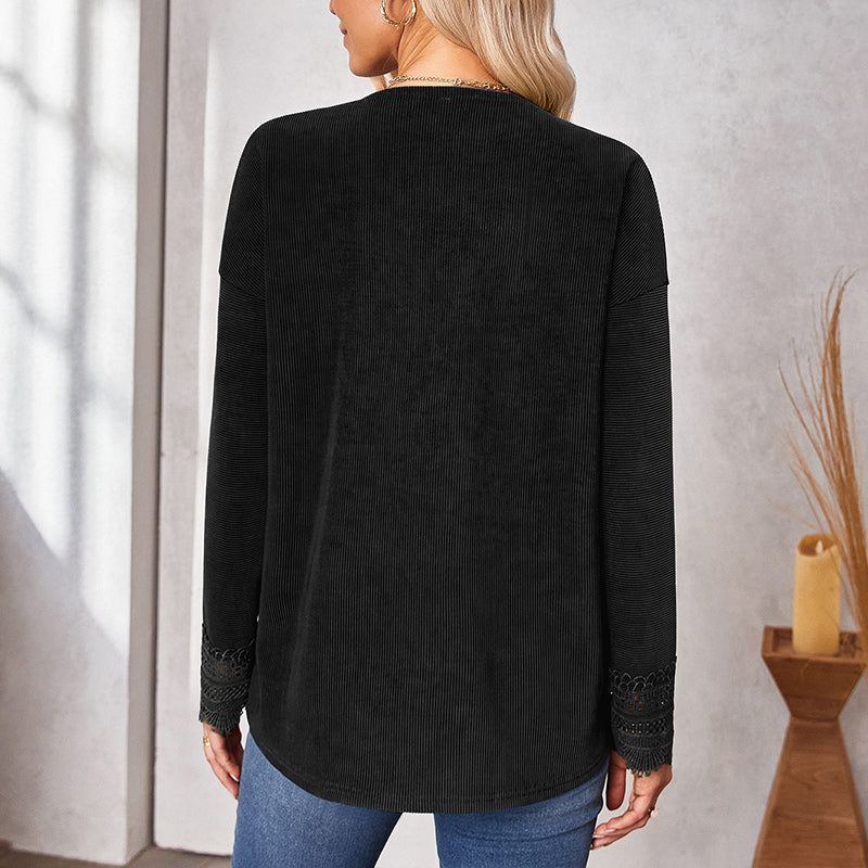 Strickpullover mit V-Ausschnitt aus Spitze