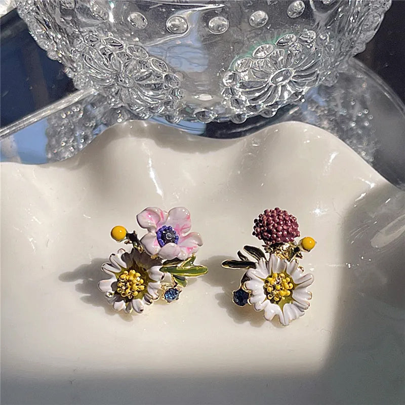 ✨Gänseblümchen-Blume asymmetrische Ohrringe