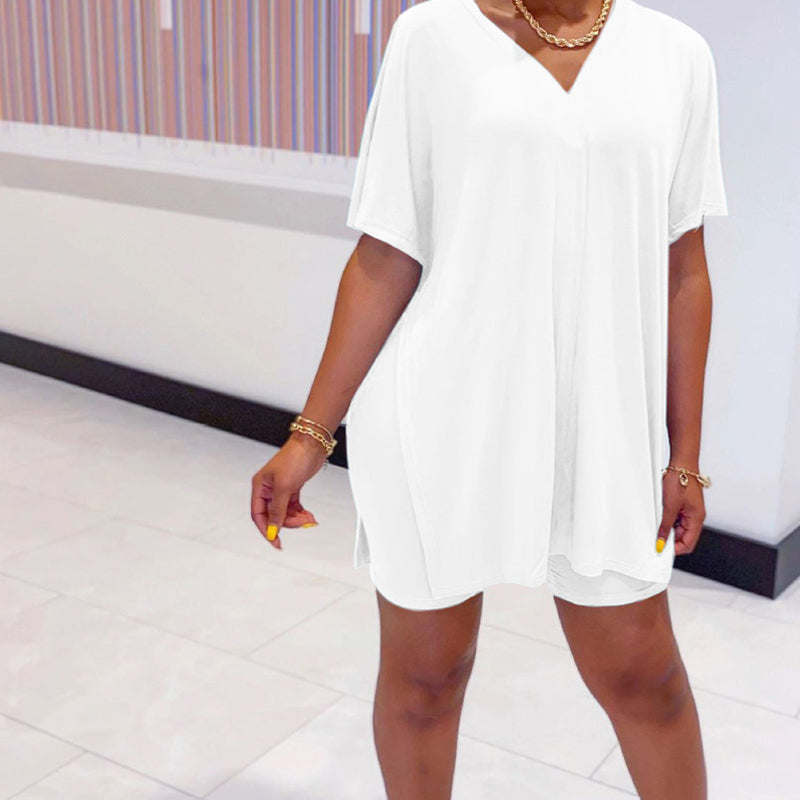 2022 Set aus Kleid und Shorts mit V-Ausschnitt