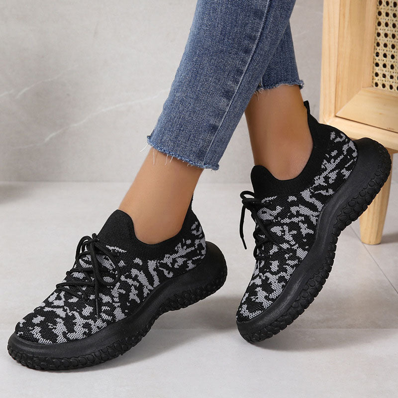 Modische atmungsaktive Turnschuhe