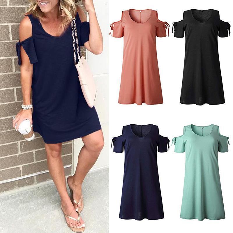 Schulterfreies Kleid mit V-Ausschnitt