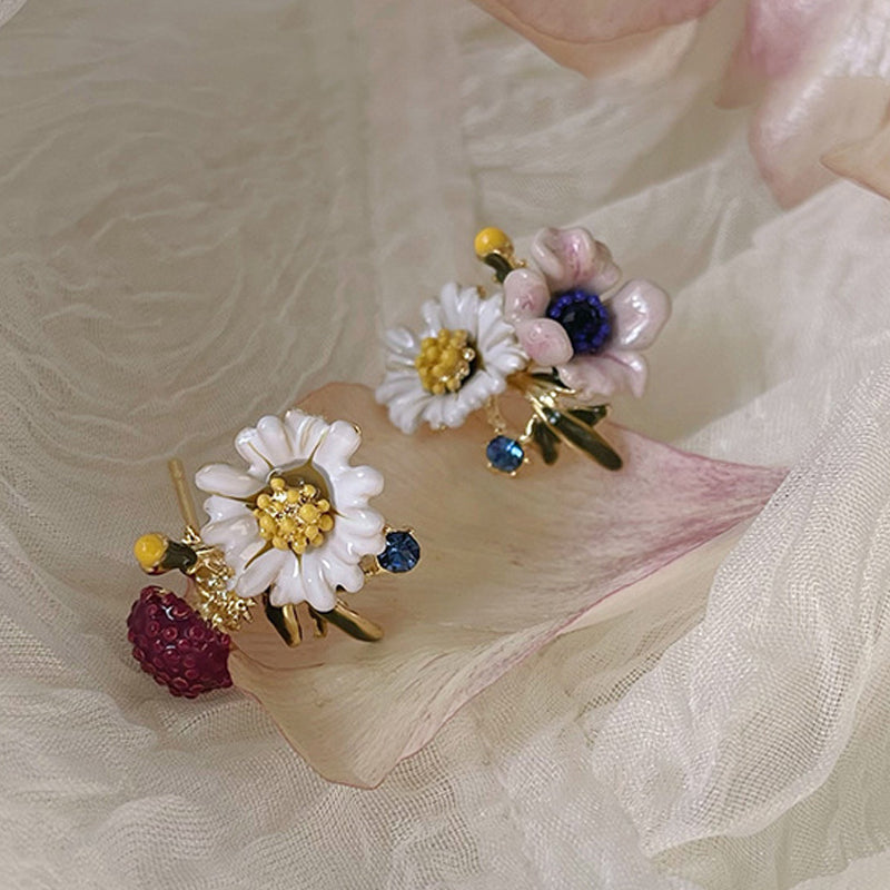 ✨Gänseblümchen-Blume asymmetrische Ohrringe