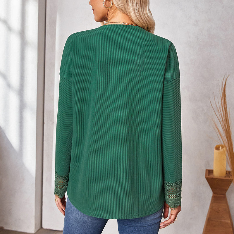 Strickpullover mit V-Ausschnitt aus Spitze