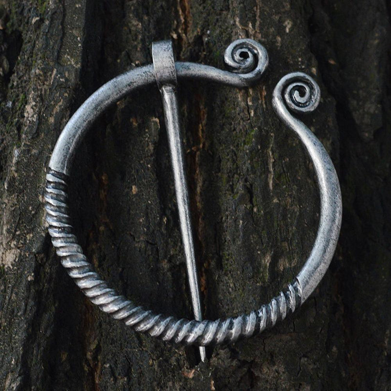 Retro Viking Cape Brosche