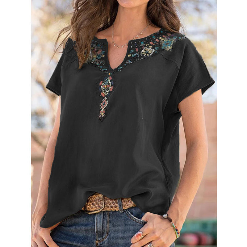 Lockeres T-Shirt im Ethno-Stil mit V-Ausschnitt