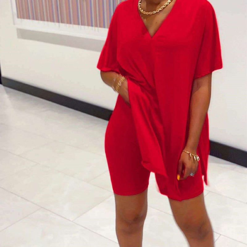 2022 Set aus Kleid und Shorts mit V-Ausschnitt