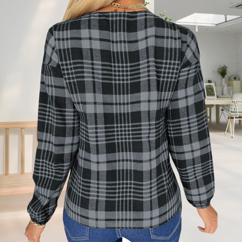 V-Ausschnitt kariertes T-Shirt