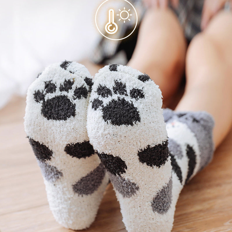 Fuzzy-Socken mit Katzenpfoten