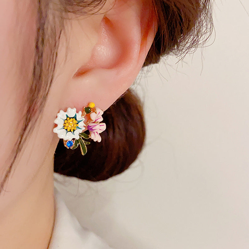 ✨Gänseblümchen-Blume asymmetrische Ohrringe
