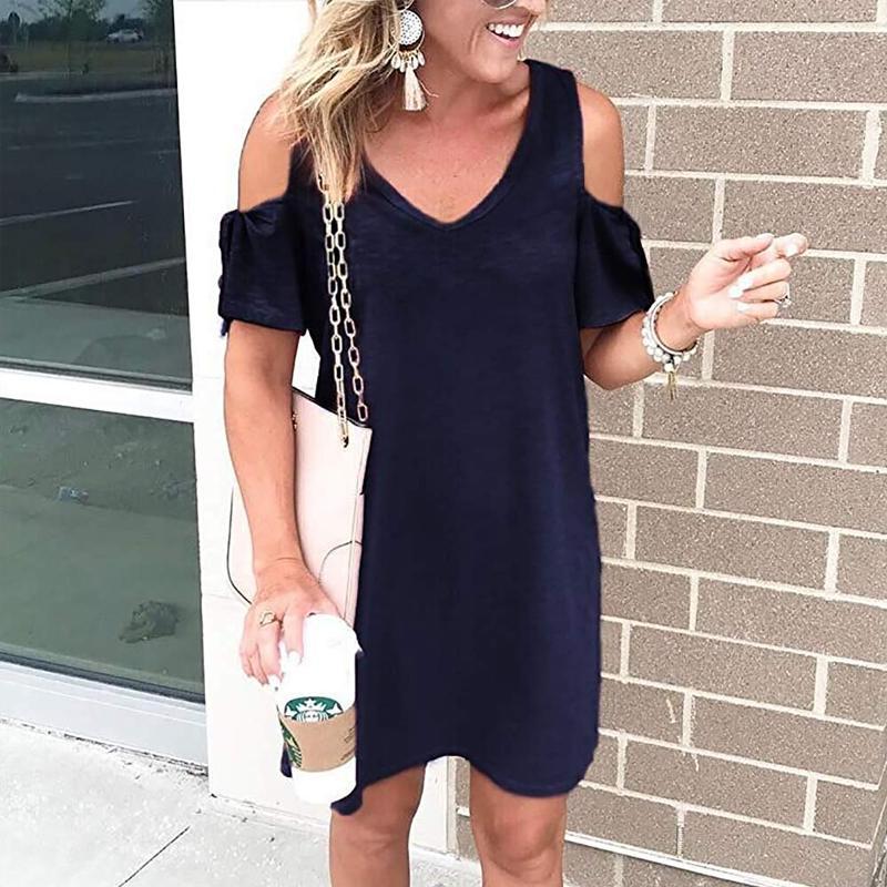 Schulterfreies Kleid mit V-Ausschnitt