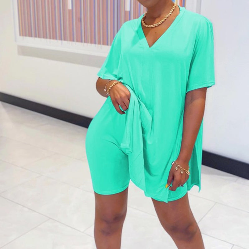 2022 Set aus Kleid und Shorts mit V-Ausschnitt