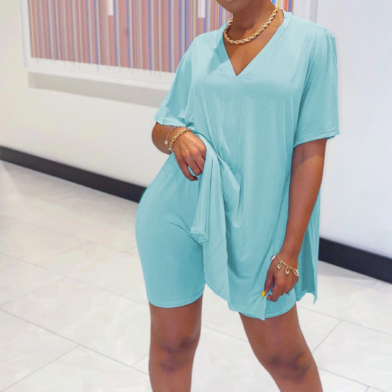 2022 Set aus Kleid und Shorts mit V-Ausschnitt