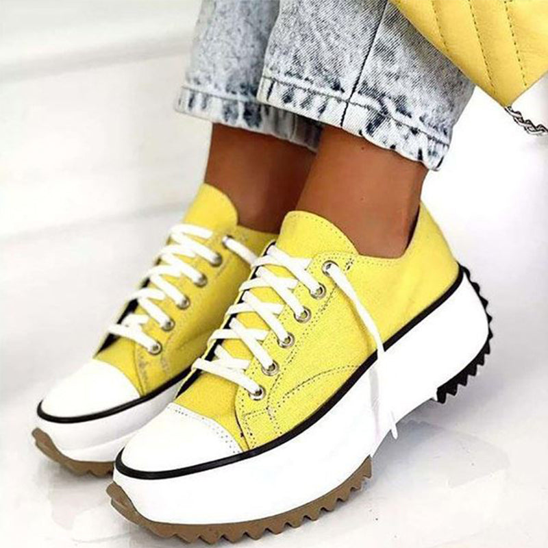 Stylische Segeltuchschuhe Mit Dicken Sohlen