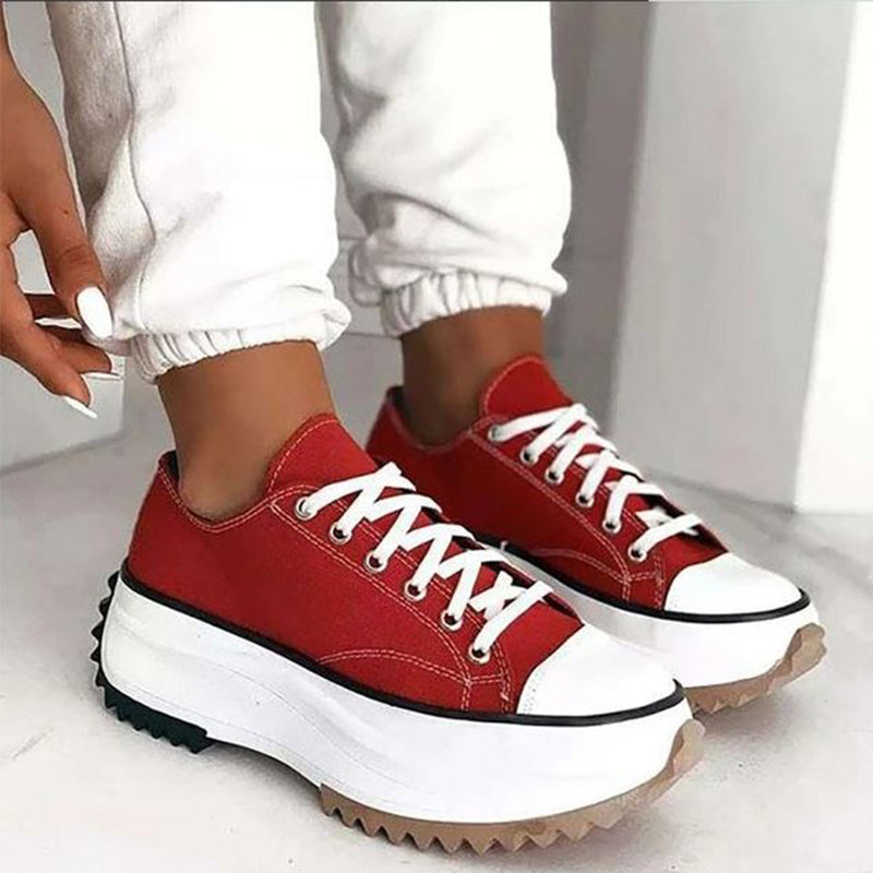 Stylische Segeltuchschuhe Mit Dicken Sohlen