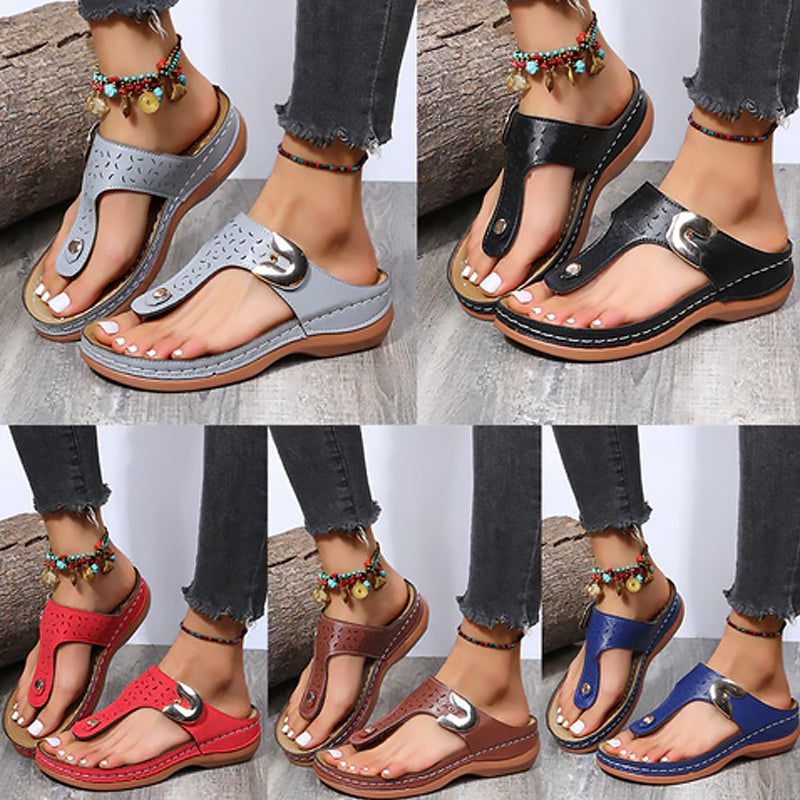 2023 Neue Damen-Metalldekor-Funktionsmuster-Keil-Flip-Flops